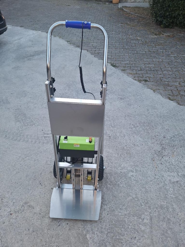 Električni stopniščni vzpenjalnik – Model na kolesih
